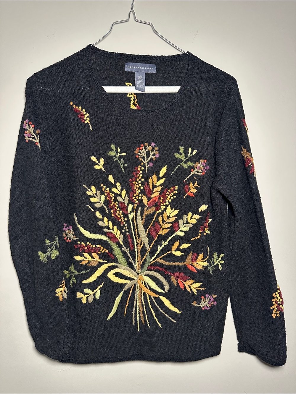 Northern Isles vintage 90s Black fall Floral Bouquet embroidered Knit Sweater